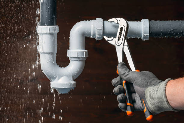 Professional Leak Detection technician working in Huntertown, IN